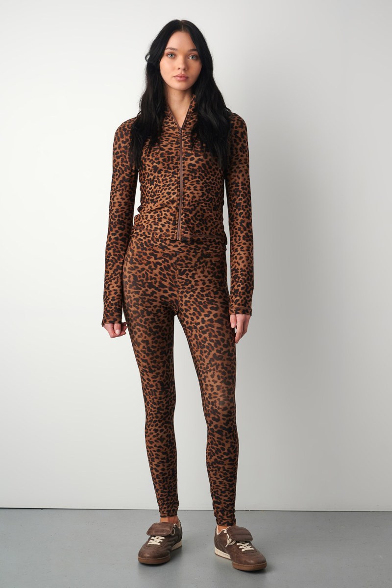 ΜΑΚΡΥΜΑΝΙΚΗ ΑΘΛΗΤΙΚΗ ΖΑΚΕΤΑ ΣΕ ΣΤΕΝΗ ΓΡΑΜΜΗ ΜΕ ΛΕΟΠΑΡ ΤΥΠΩΜΑ-25843031-208