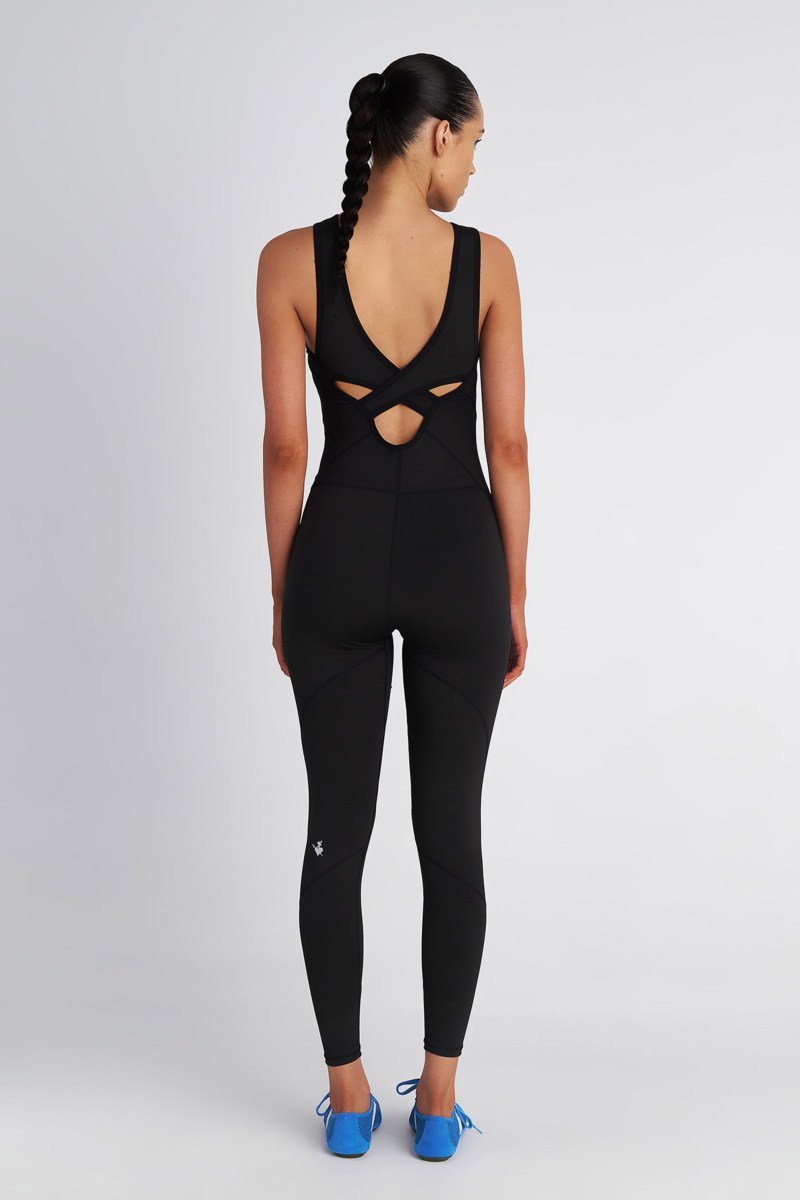 ΑΘΛΗΤΙΚΗ ΟΛΟΣΩΜΗ ΦΟΡΜΑ ΜΕ ΑΝΟΙΧΤΗ ΠΛΑΤΗ ΚΑΙ ΧΙΑΣΤΙ ΤΙΡΑΝΤΕΣ-25867033-110