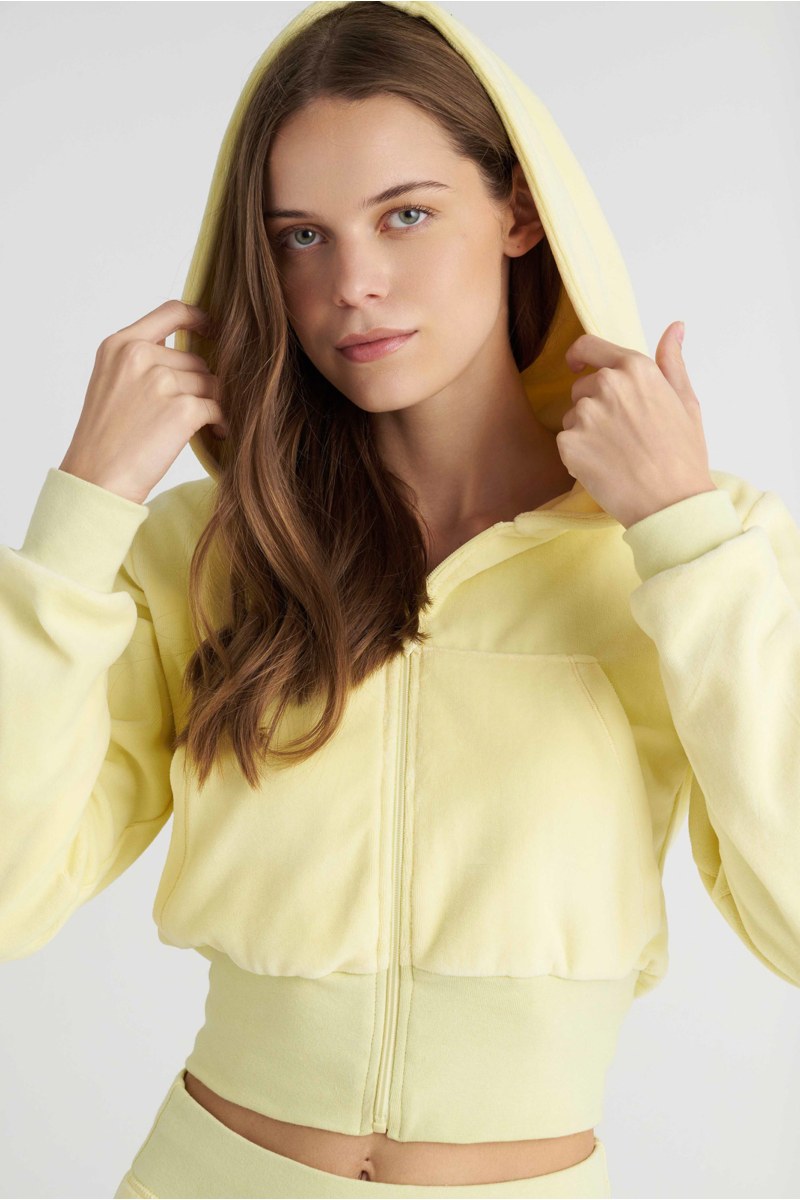 ΚΟΝΤΗ ΒΕΛΟΥΤΕ ΖΑΚΕΤΑ ΜΕ ΣΤΡΑΣ ΣΤΗΝ ΠΛΑΤΗ-26813010-506