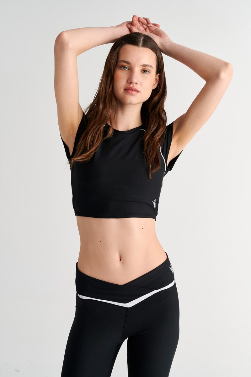 ΚΟΝΤΟΜΑΝΙΚΗ ΑΘΛΗΤΙΚΗ ΜΠΛΟΥΖΑ ΜΕ ΑΝΟΙΧΤΗ ΠΛΑΤΗ ΚΑΙ ΣΤΡΙΦΤΗ ΛΕΠΤΟΜΕΡΕΙΑ-26842013-110