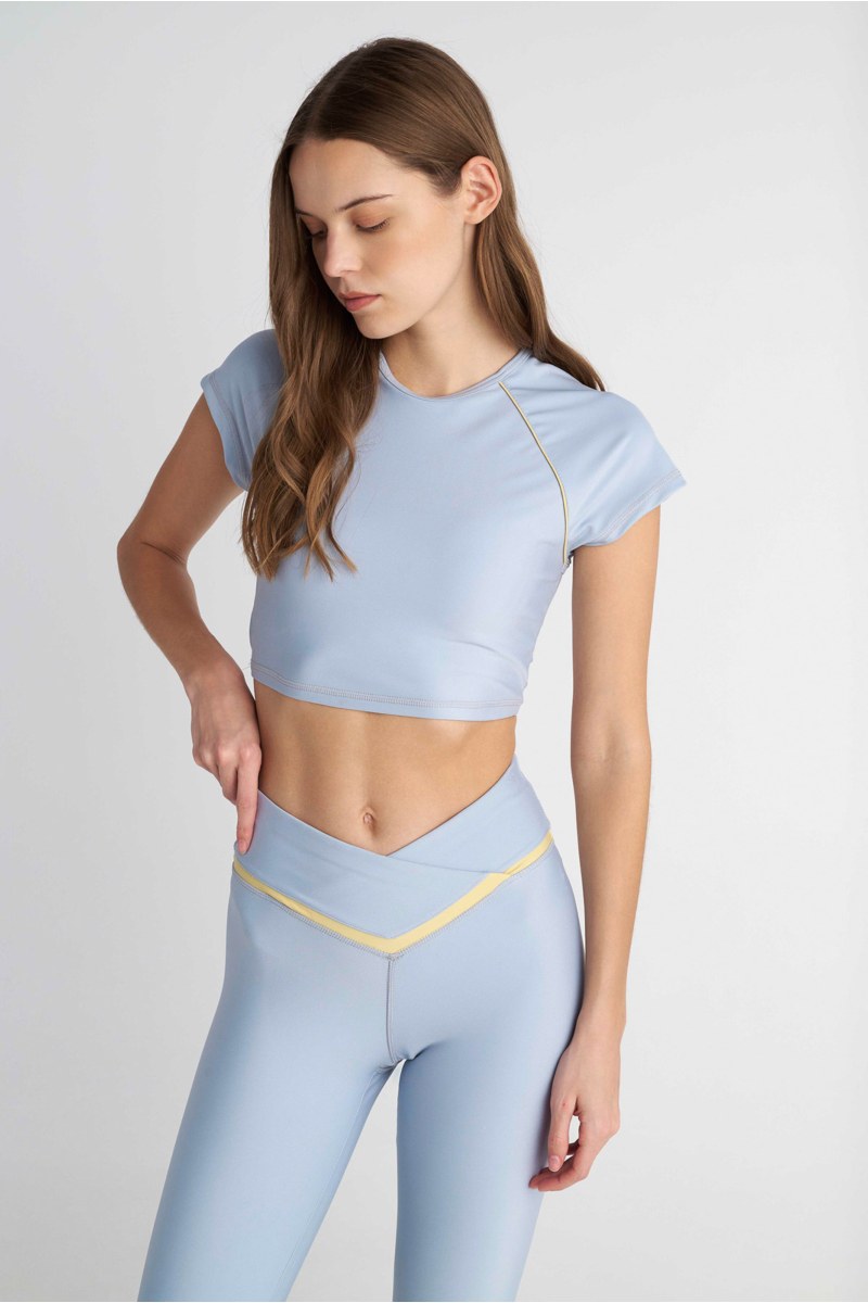 ΚΟΝΤΟΜΑΝΙΚΗ ΑΘΛΗΤΙΚΗ ΜΠΛΟΥΖΑ ΜΕ ΑΝΟΙΧΤΗ ΠΛΑΤΗ ΚΑΙ ΣΤΡΙΦΤΗ ΛΕΠΤΟΜΕΡΕΙΑ-26842013-309