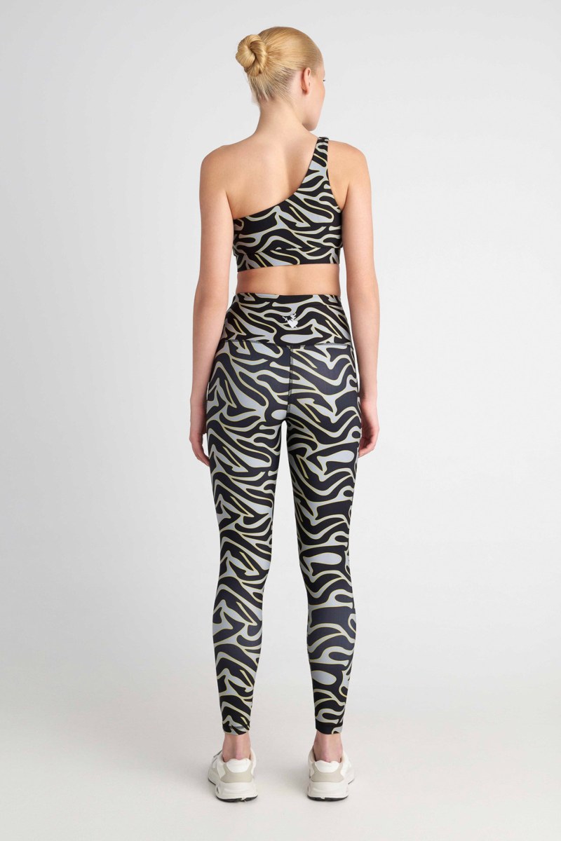 ΨΗΛΟΜΕΣΟ ΑΘΛΗΤΙΚΟ ΚΟΛΑΝ ΜΕ ΤΥΠΩΜΑ ΚΑΙ ΡΑΦΗ ΣΟΥΡΑ ΣΤΟ ΠΙΣΩ ΜΕΡΟΣ-26845030-215