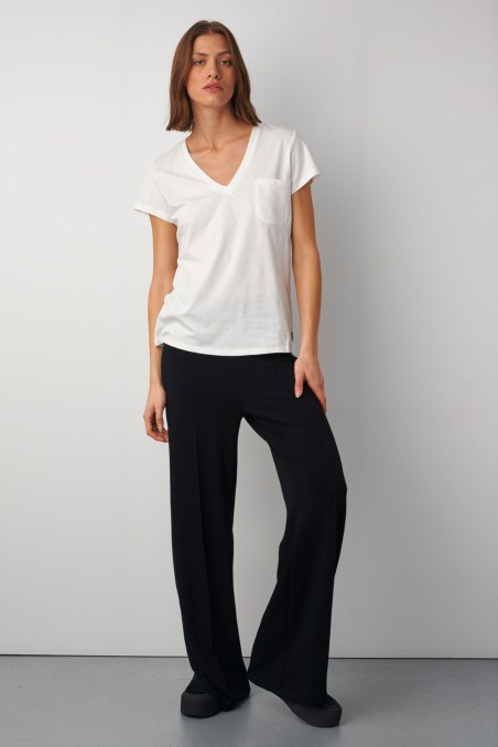 BASIC ORGANIC COTTON T-SHIRT IN 'V' NECKLINE-23812098-100