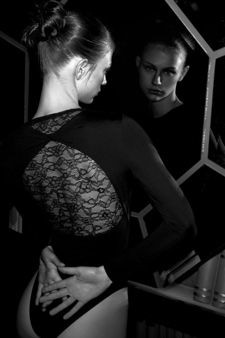 FITTED LONG SLEEVED BODYSUIT WITH OPEN BACK-24866225-110