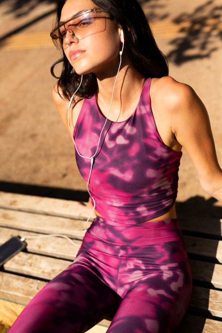 VINTAGE STYLE PRINTED SPORTS CROP TOP WITH STRAPPY CROSSED BACK-24868105-845