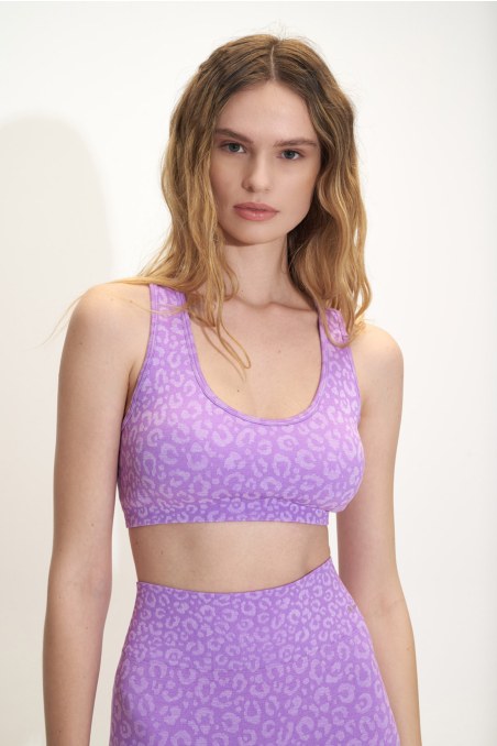 LEOPARD PRINTED SEAMLESS SPORTS CROP TOP / BRA-25848060-800