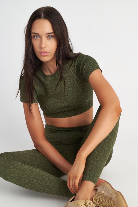 LEOPARD PRINTED SEAMLESS SPORTS CROPPED TOP-25862047-521