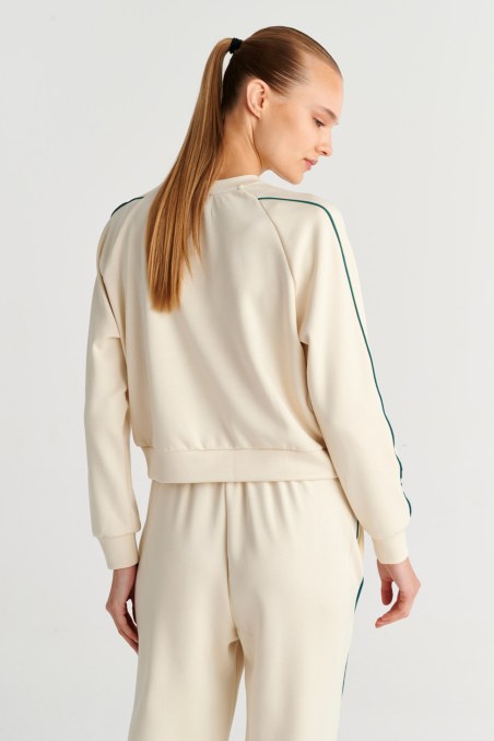 CONTRAST PIPING SOFT LIGHT TOUCH LONG-SLEEVED SWEATSHIRT-26812041-102