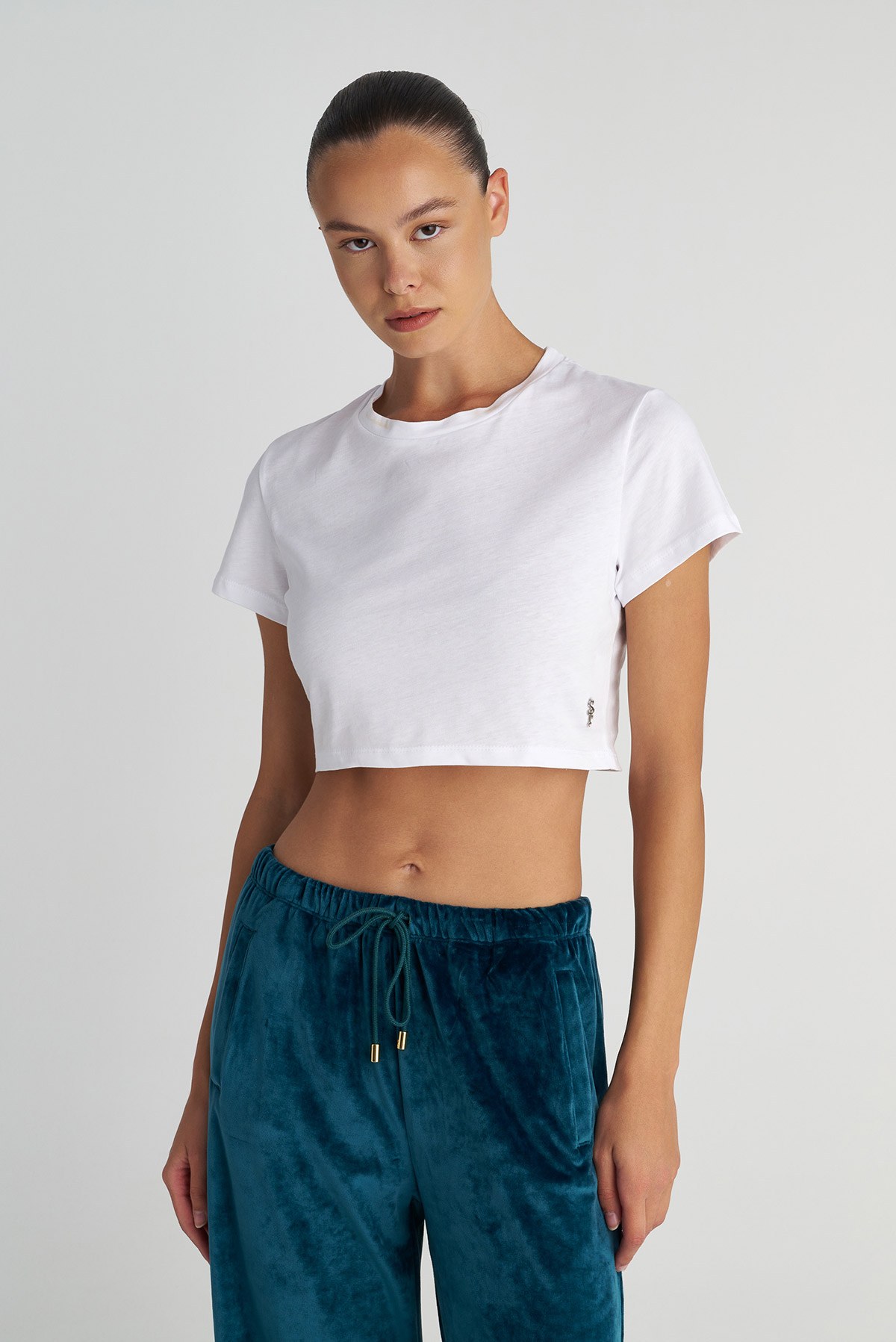 ΚΟΝΤΗ ΒΑΜΒΑΚΕΡΗ ΚΟΝΤΟΜΑΝΙΚΗ ΜΠΛΟΥΖΑ