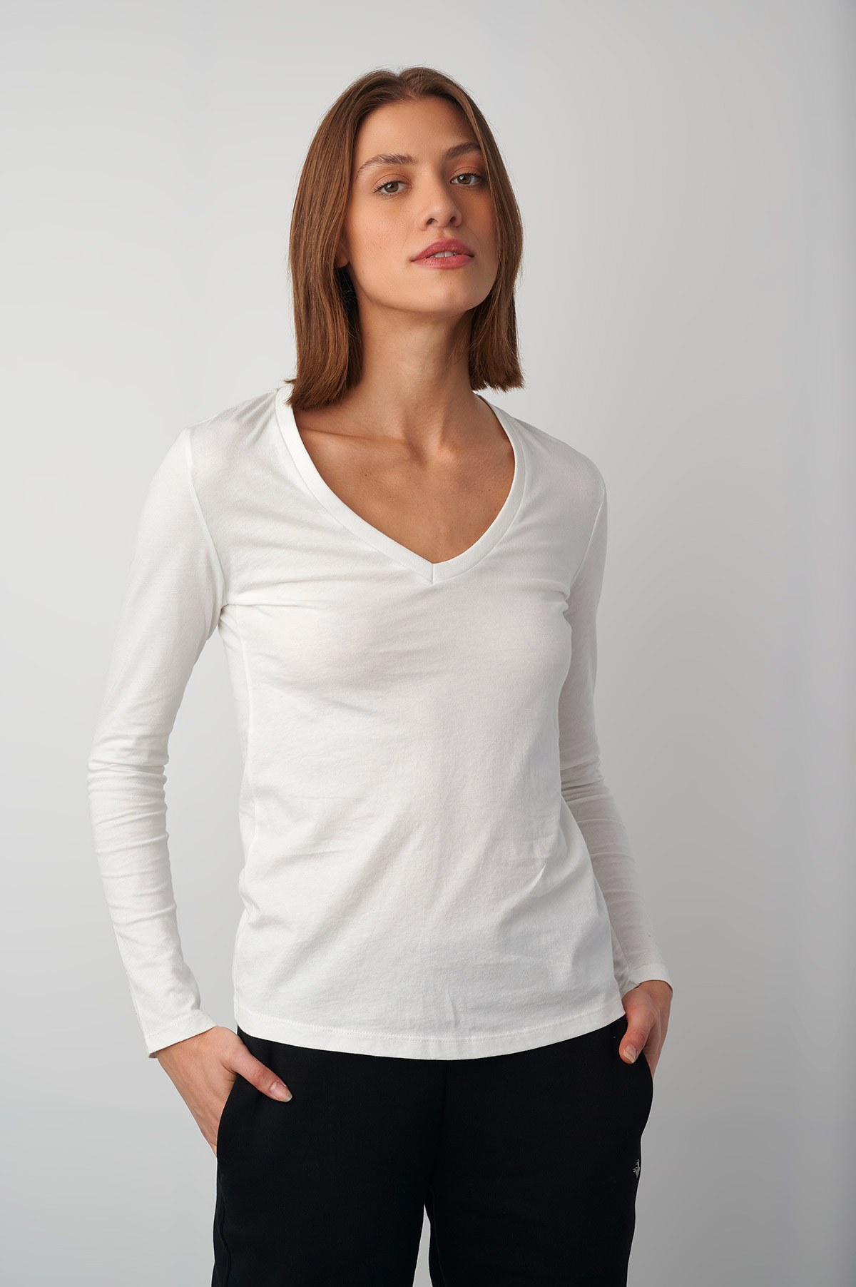 ΒΑΜΒΑΚΕΡΗ BASIC ΜΠΛΟΥΖΑ ΜΕ 'V' ΛΑΙΜΟΚΟΨΗ